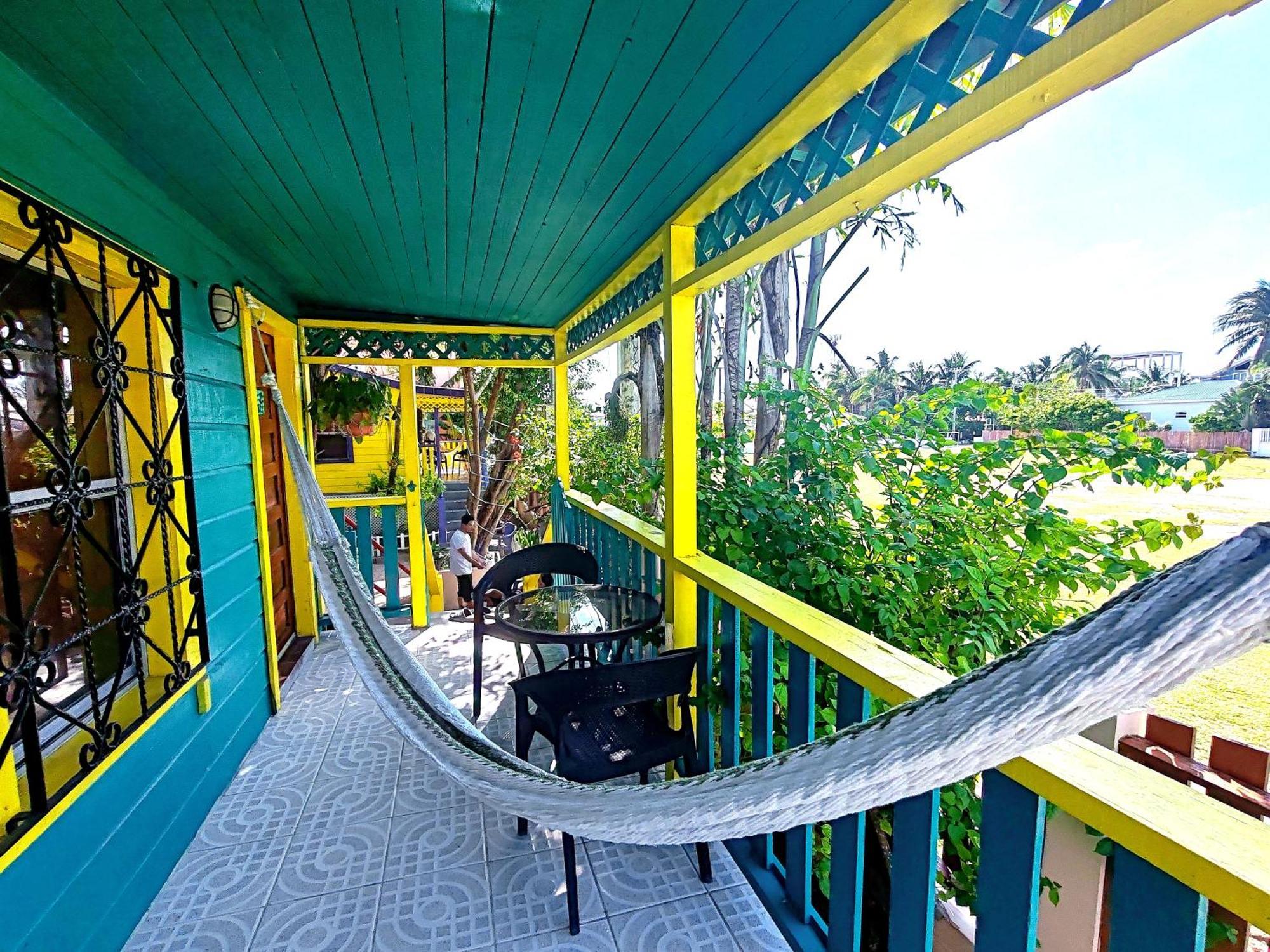 Yocamatsu Bed & Breakfast Caye Caulker Bilik gambar