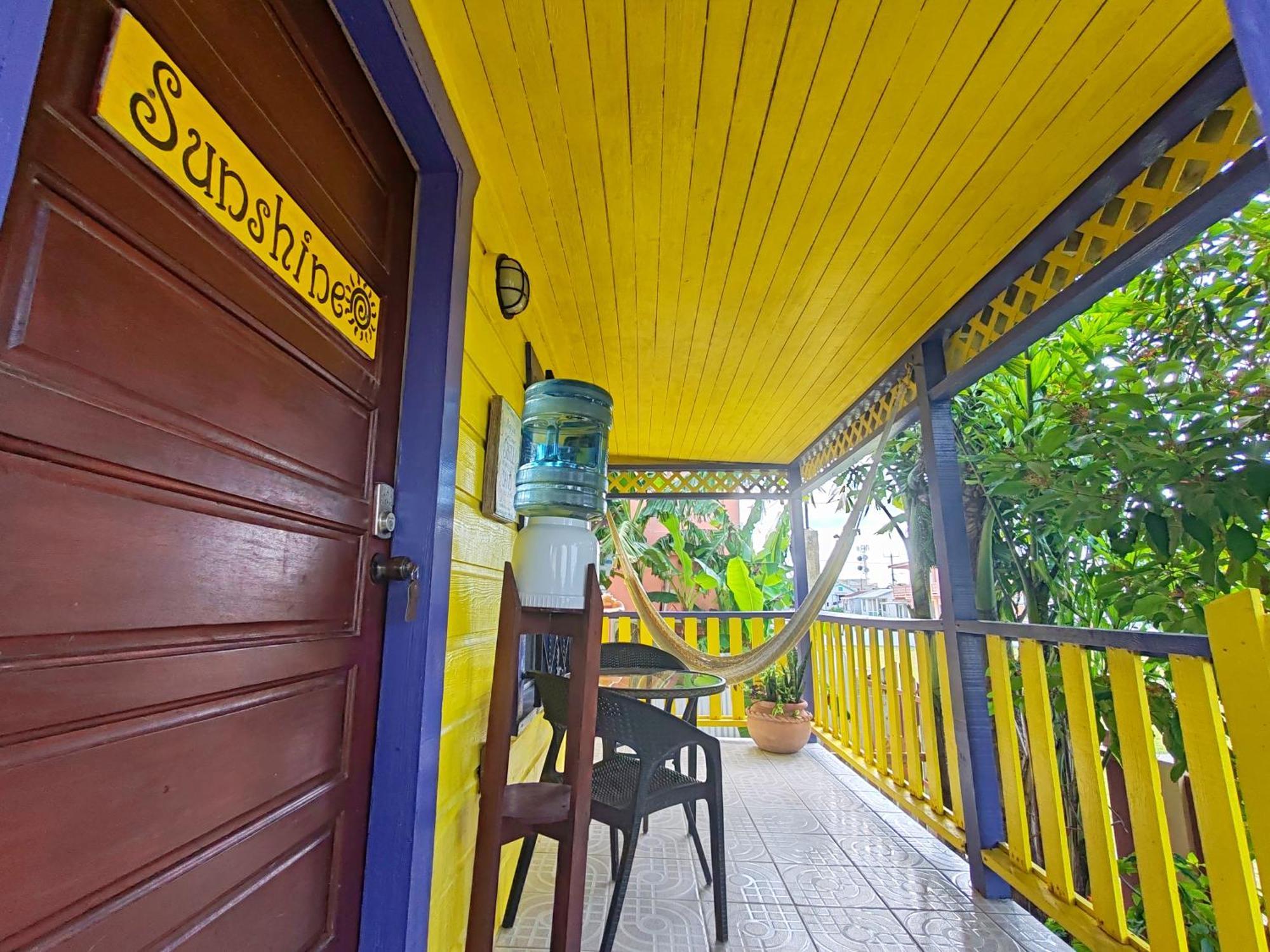 Yocamatsu Bed & Breakfast Caye Caulker Bilik gambar